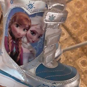 Toddler girl Disney light up snow boots